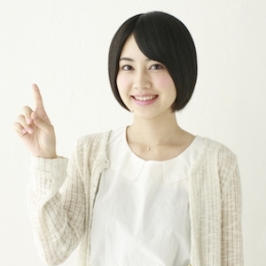 案内する女性